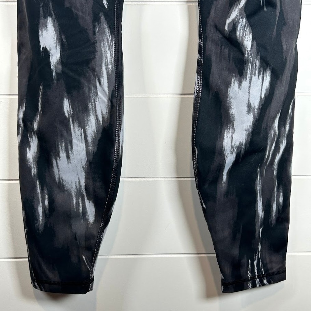 All‎ in Motion Women's Medium Athletic 7/8 Leggings Black Gray White Print - Picture 6 of 7